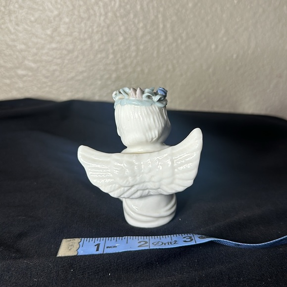 Angle Ceramic Figure - Picture 2 of 5